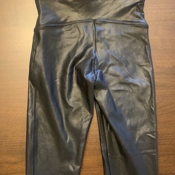 Spanx Black Faux Leather Leggings! Size Small Petite - Picture 9 of 10